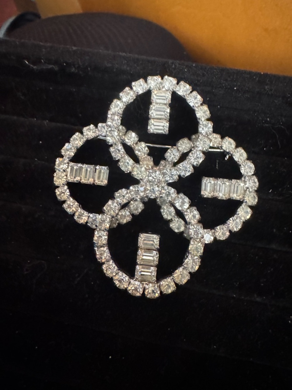 Vintage Large‎ Art Deco Crystal Floral Circle Brooch - Silver Tone